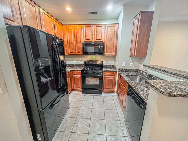 Building Photo - Sunny 1 Bed 1 Bath Condo In Beautiful Fairfax Ridge Condo