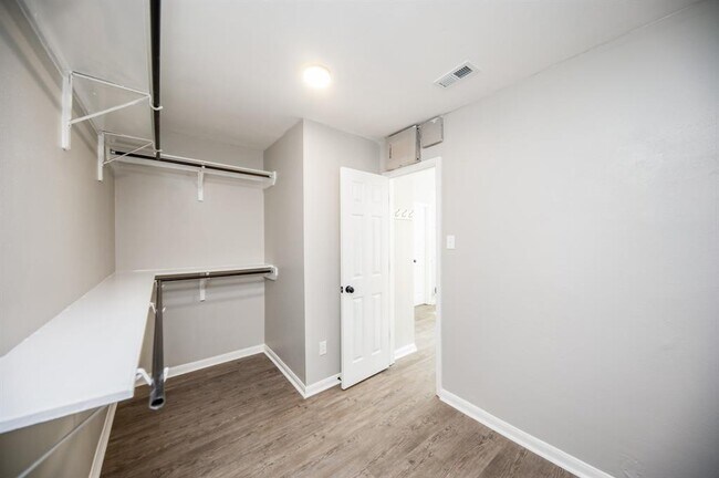 Building Photo - 14011 Cypress Falls Dr