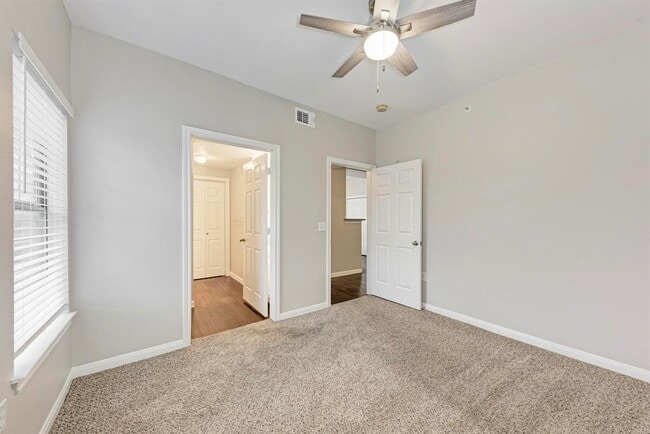 Building Photo - 2320 Gracy Farms Ln