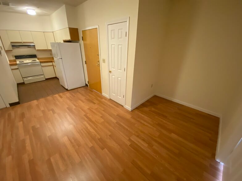 Building Photo - 80 Essex St