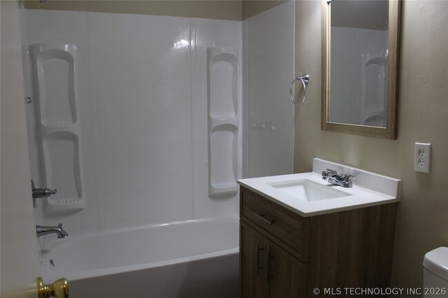 Building Photo - 1126 N Oklahoma Ave