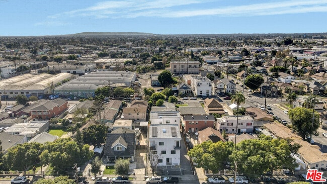 Building Photo - 618 E 28th St