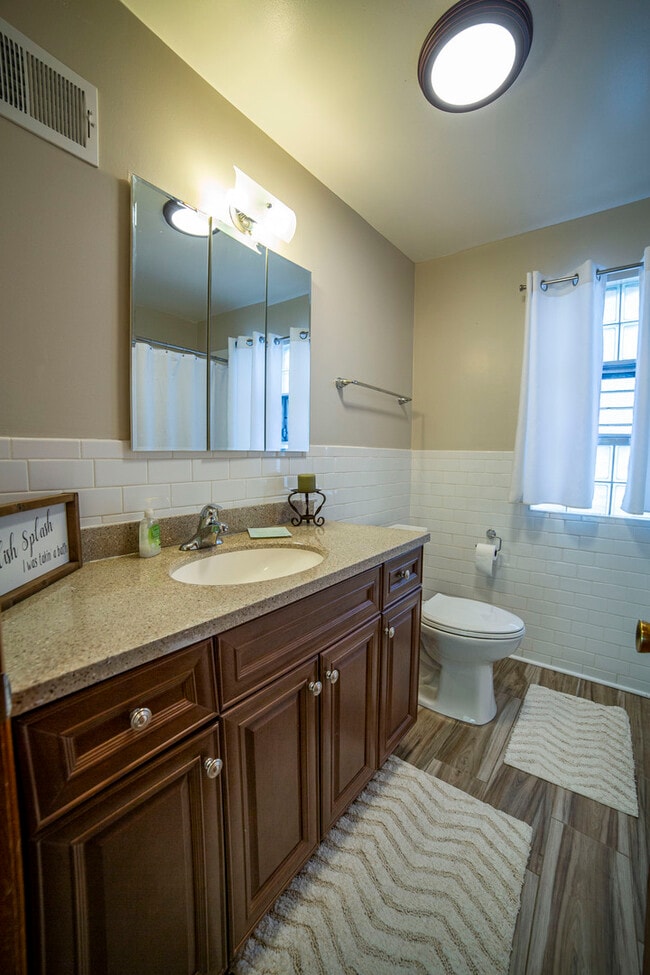 Building Photo - 2336 122nd St