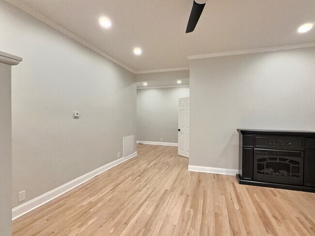 Building Photo - 1014 W George St