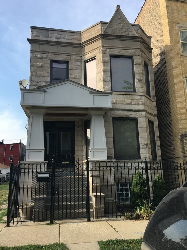 Primary Photo - 3252 W Crystal St