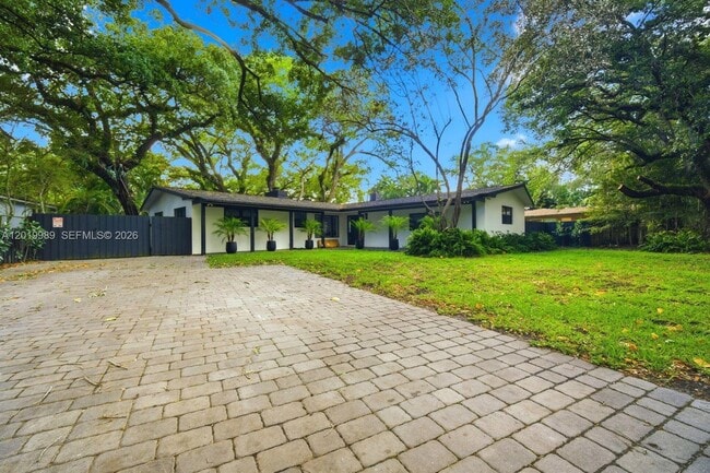 Building Photo - 5840 SW 37th Ave