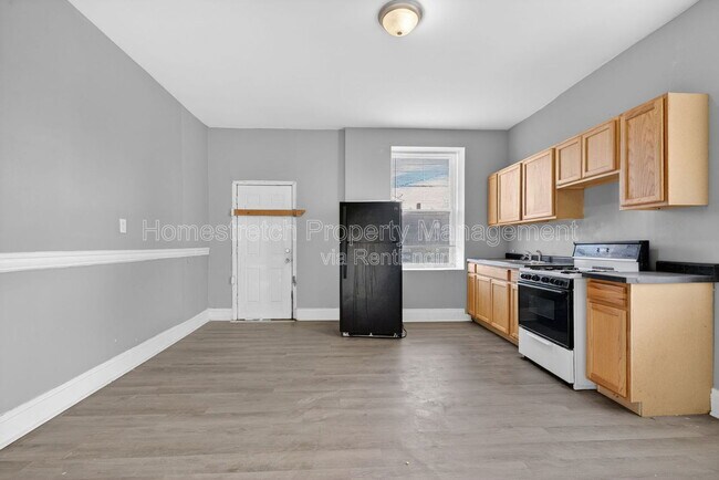 Building Photo - 2102 Adelaide Ave