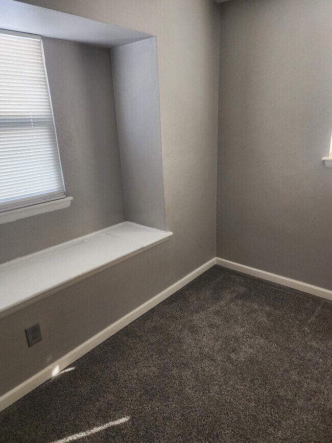 Building Photo - 888 NW 14th St