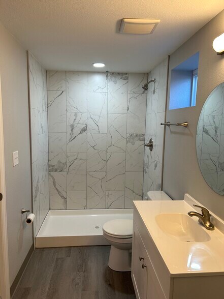 Master Bath - 3438 N Cascade Ave
