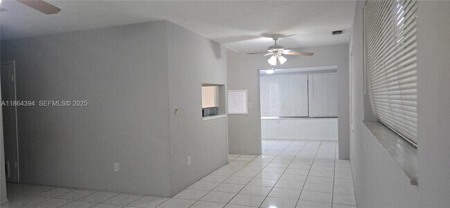 Building Photo - 502 N 70th Way