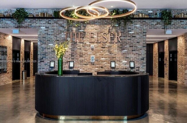 Building Photo - 398 NE 5th St