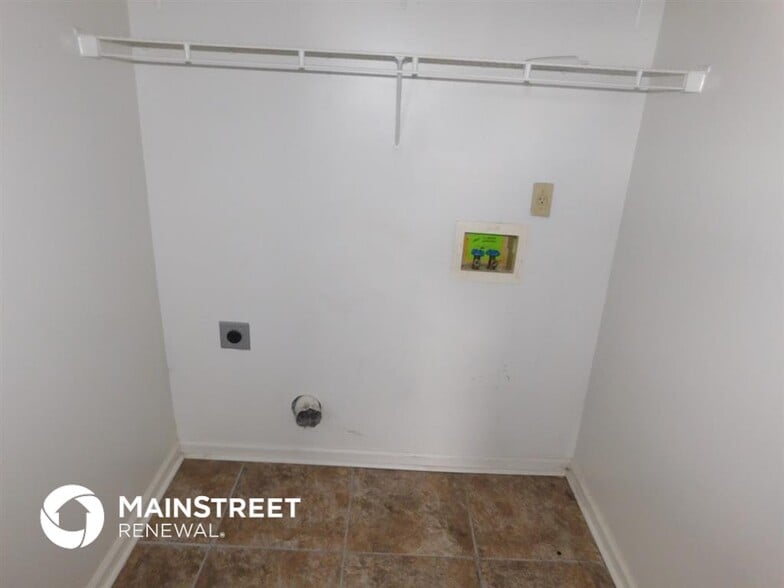 Building Photo - 768 Breeze Way