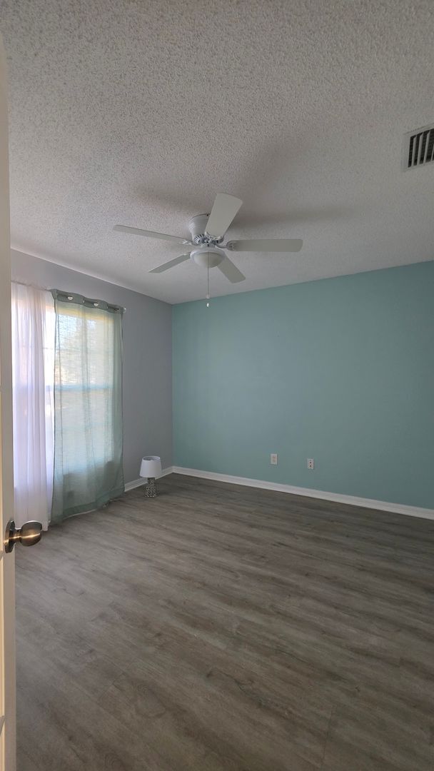 Building Photo - ** COMING SOON ** 3 Bedroom 2 Bath Single Family Home in South Daytona