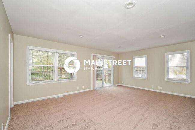Building Photo - 3 Bedroom Pet-Friendly Home in Louisville,...