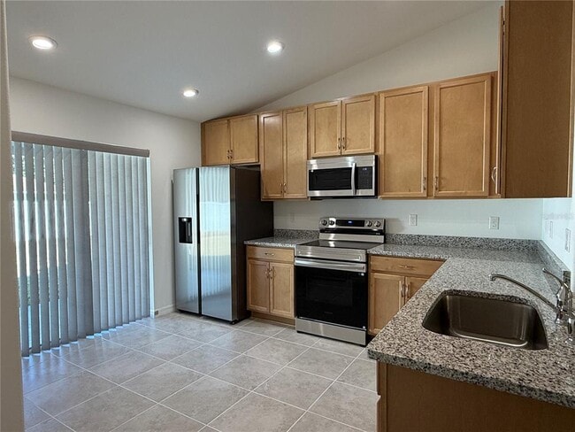 Building Photo - 3 Easton Pl