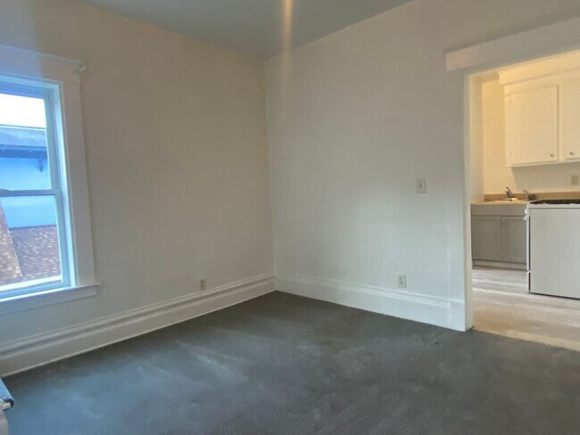 Building Photo - 1587 Plainfield Ave NE