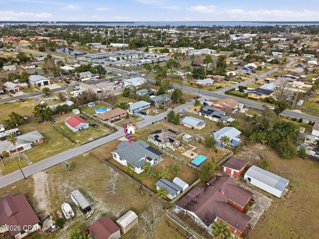 Building Photo - 1808 Chestnut Ave