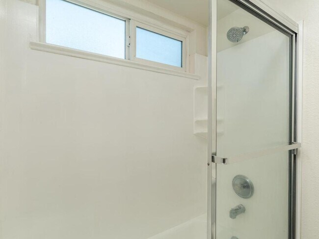 Building Photo - 6602 Beadnell Way