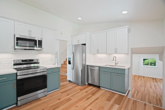 Building Photo - 6607 Lone Oak Dr