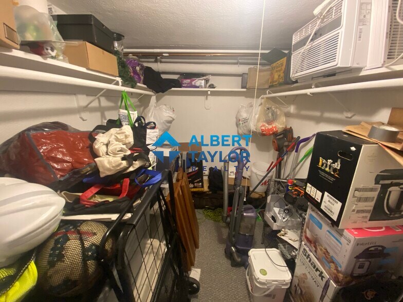 Building Photo - 24 Isabella St