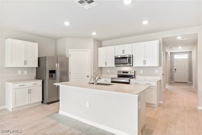 Building Photo - 3021 N Lakewood Rd