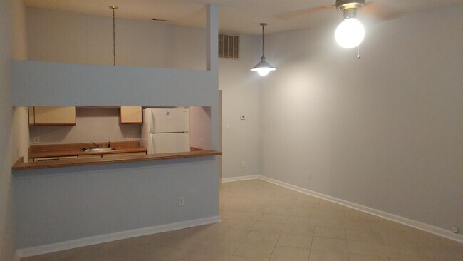 Building Photo - 2133 Sandpiper St