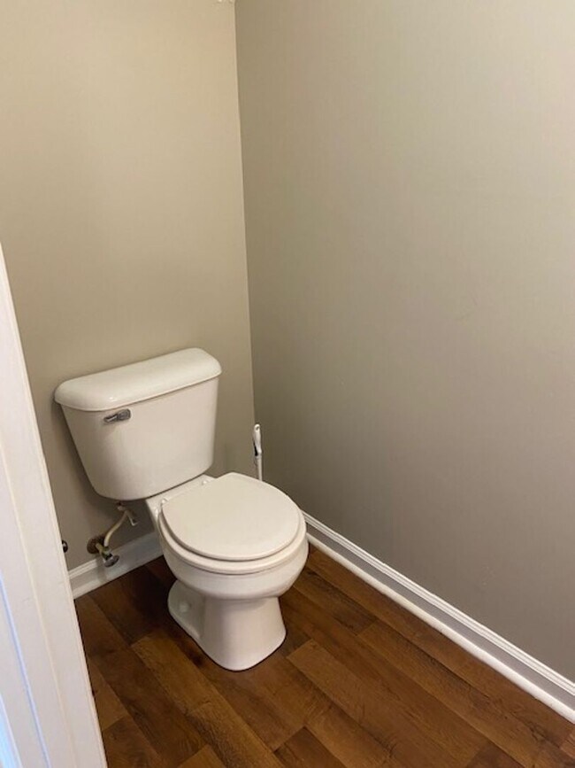 Building Photo - 2 Bedroom 1.5 Bath townhouse