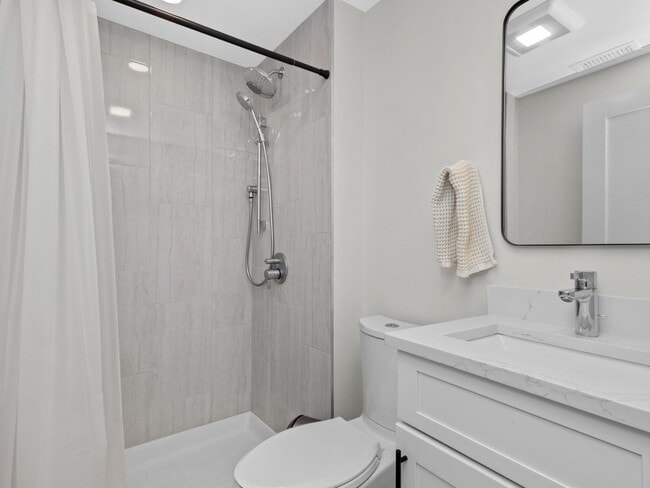 Building Photo - 225 Saratoga St