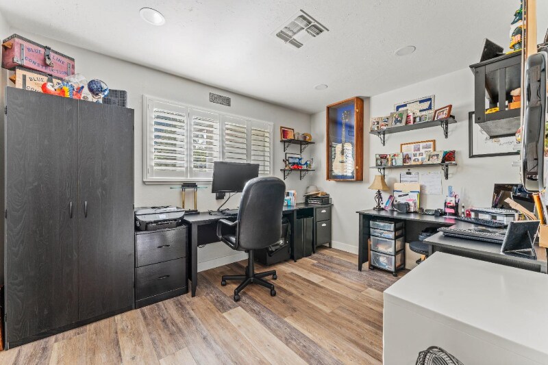 Building Photo - 8054 Horseshoe Bar Rd