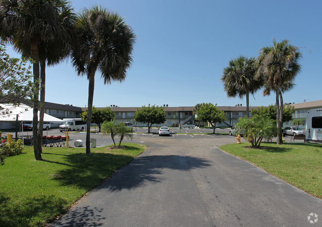 Primary Photo - The Summertime Apartments