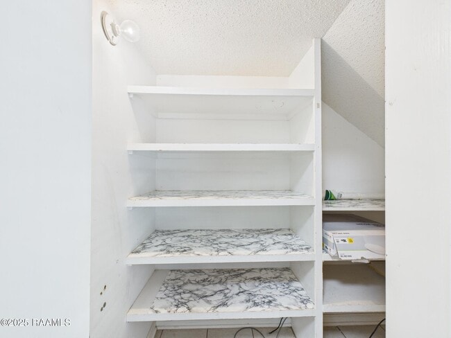 Building Photo - 19 Courtyard Cir