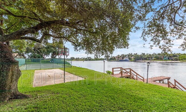 Building Photo - 390 Golfview Rd