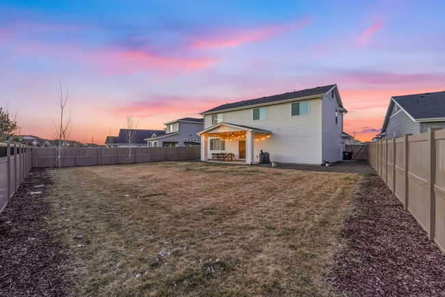 Building Photo - Gorgeous Home in the Perfect Location!