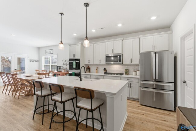Building Photo - 148 Flintridge Dr