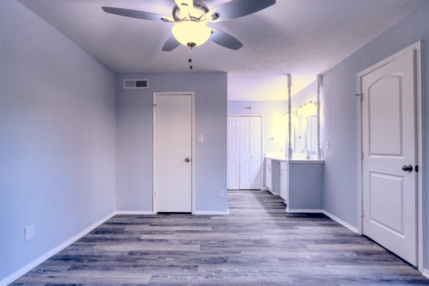 Building Photo - 6028 Dooley Dr