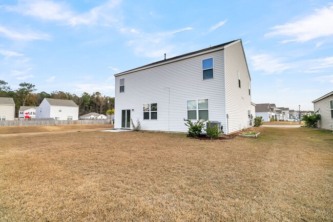 Building Photo - Spacious Modern 5-Bedroom Home in Summerville