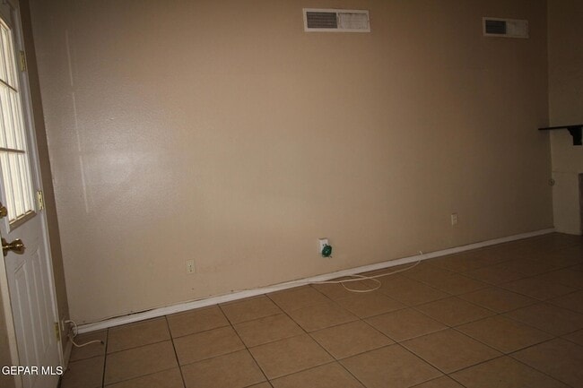 Building Photo - 10711 Ivanhoe Dr
