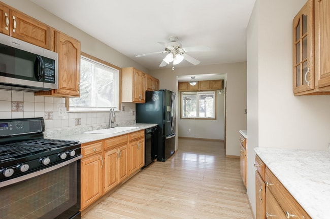 Building Photo - 804 N Van Buren St