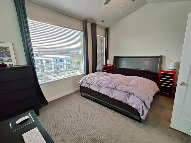 Building Photo - 10743 S Porcini Dr