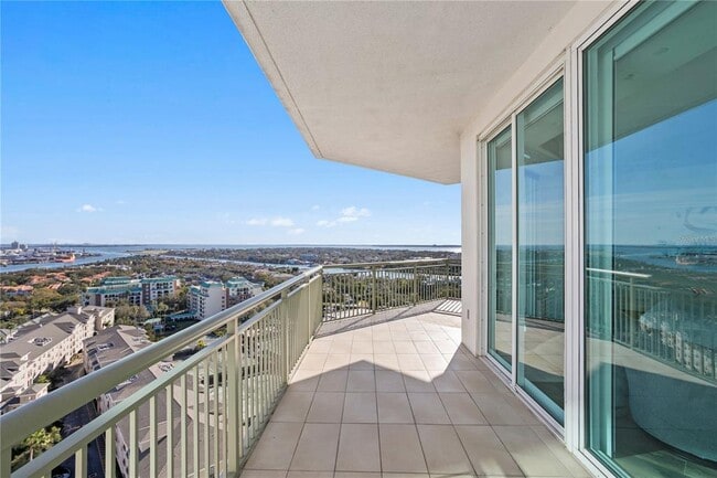 Building Photo - 450 Knights Run Ave