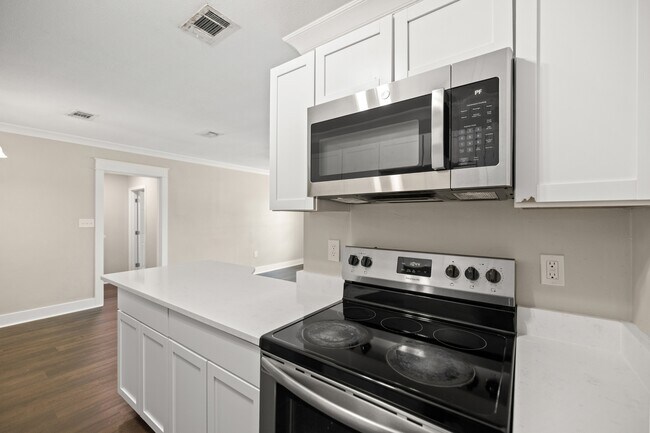 Building Photo - 200 Spencer Dr