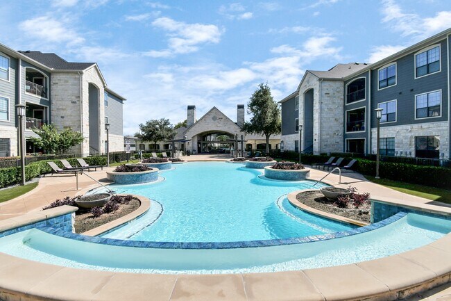 Building Photo - 6777 Sommerall Dr