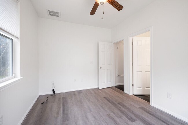 Building Photo - 6404 Carson Rdg