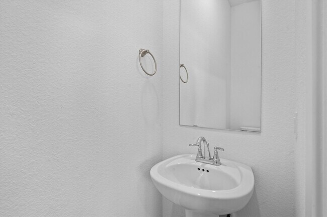 Building Photo - 120 Red Cascade Trl