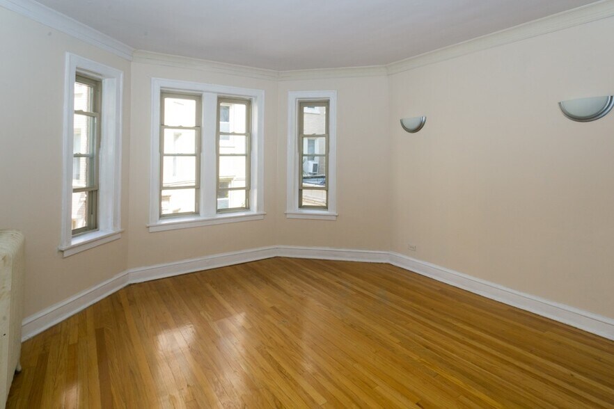 Building Photo - 4234 N Paulina