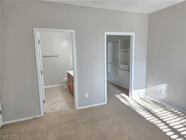 Building Photo - 6868 Sky Pointe Dr