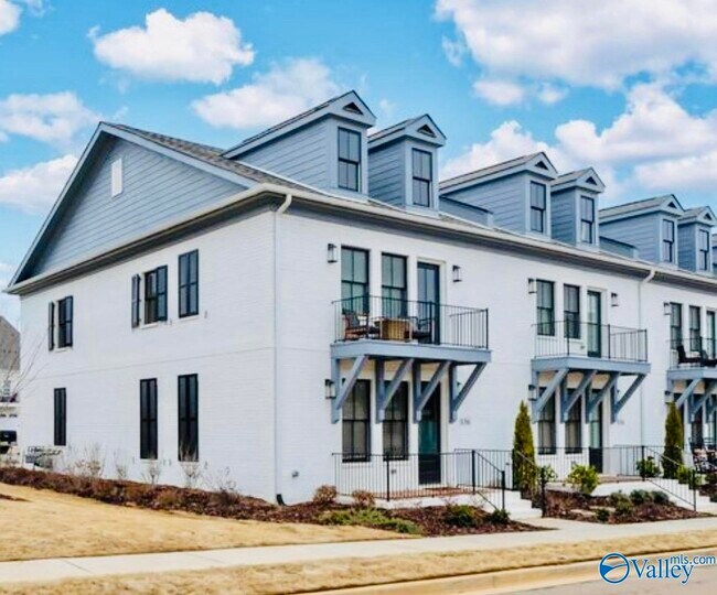 Building Photo - 136 Iberville St