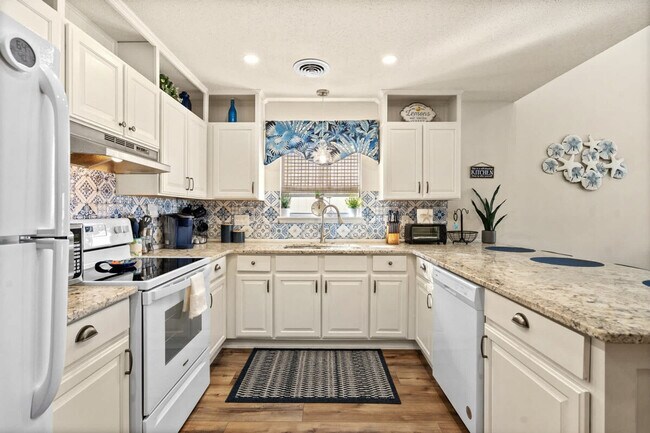 Building Photo - 1908 Hwy 17 S