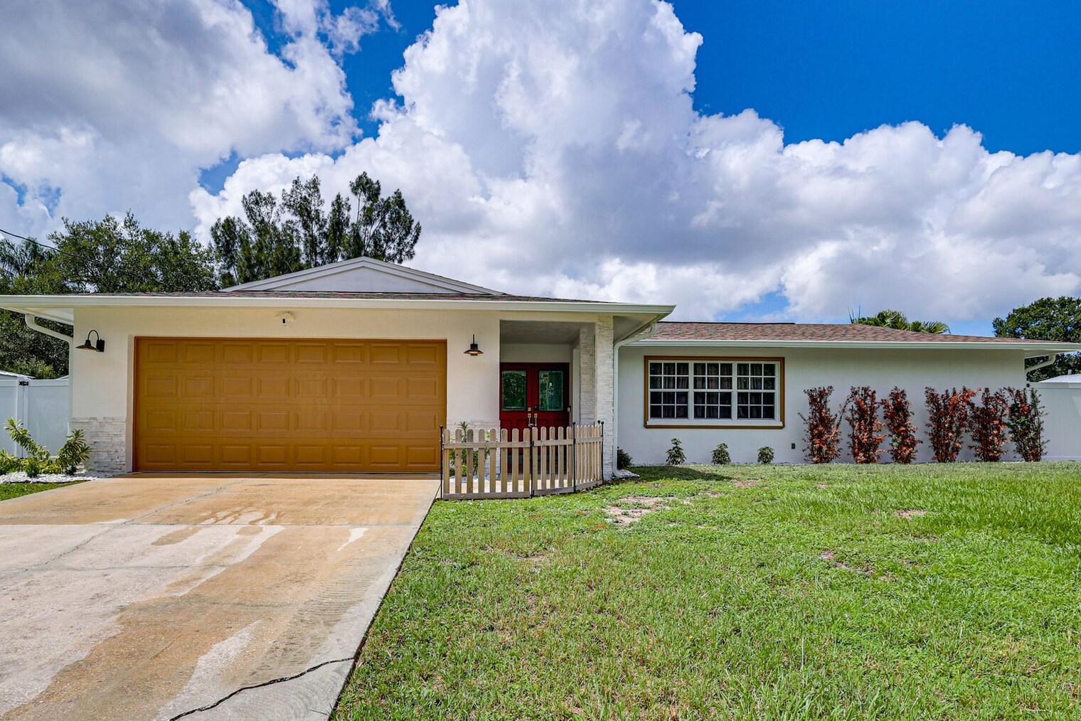 Building Photo - 4534 N Lake Dr
