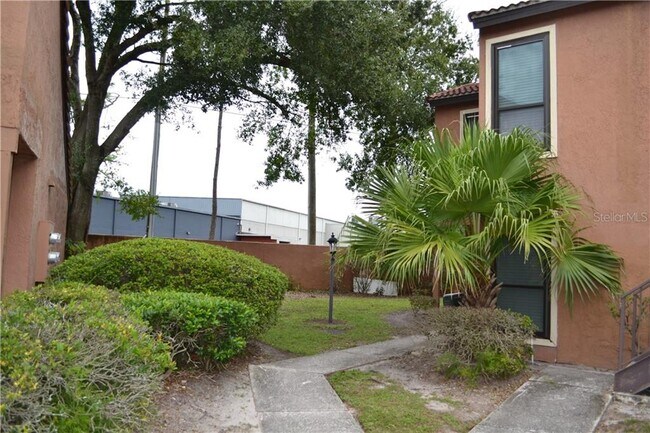 Building Photo - 603 Grenadine Ct